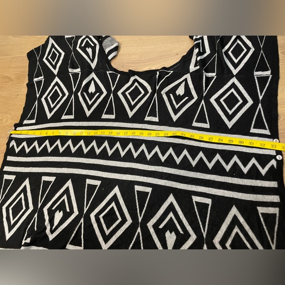 Zara Shrug Aztec Geometric Black and White Print Button OS Wool Blend - Picture 5 of 5